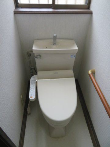 丹波市山南町玉巻の中古一戸建のトイレ
