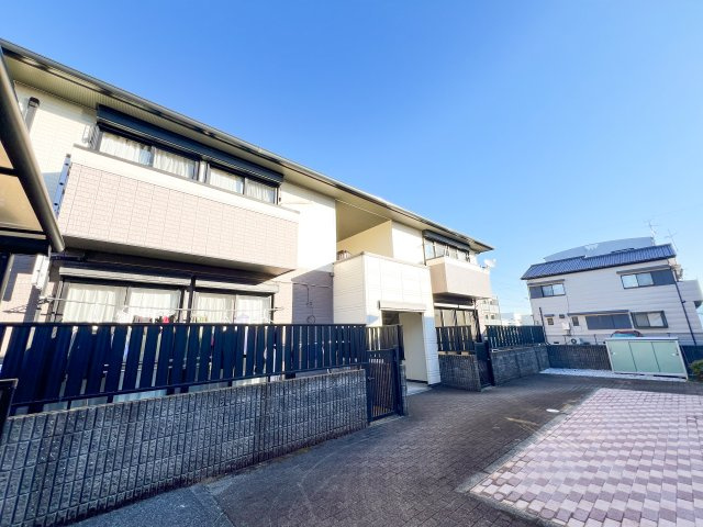 ハイツセリュー Ⅰ棟のエントランス