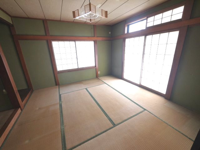 大網白里市細草　中古戸建の和室|敷地約209坪 ガレージ2台 合計4台駐車可能 お庭で家庭菜園・ドックランが可能です 閑静な立地
