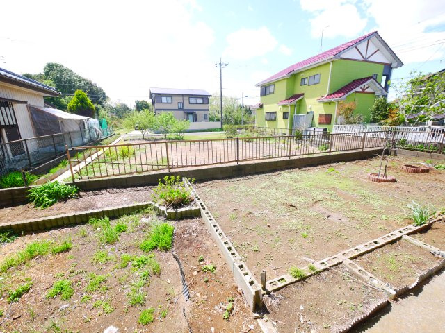 大網白里市細草　中古戸建の庭|敷地約209坪 ガレージ2台 合計4台駐車可能 お庭で家庭菜園・ドックランが可能です 閑静な立地