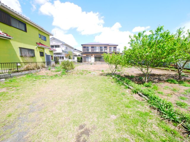 大網白里市細草　中古戸建の庭|敷地約209坪 ガレージ2台 合計4台駐車可能 お庭で家庭菜園・ドックランが可能です 閑静な立地