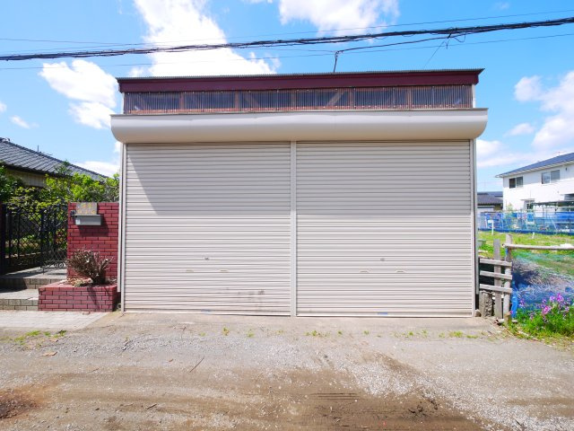 大網白里市細草　中古戸建の駐車場|敷地約209坪 ガレージ2台 合計4台駐車可能 お庭で家庭菜園・ドックランが可能です 閑静な立地