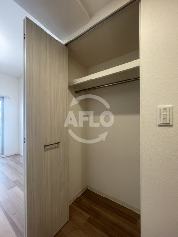 プレサンス塚本ミッドマークの収納|プレサンス塚本ミッドマーク　クローゼット