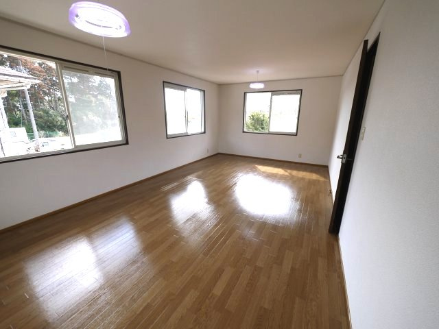 大網白里市細草　中古住宅の洋室|平成29年8月内外装リフォーム済み 敷地179坪 軽量鉄骨 ドックラン・家庭菜園可能です 車多数可能