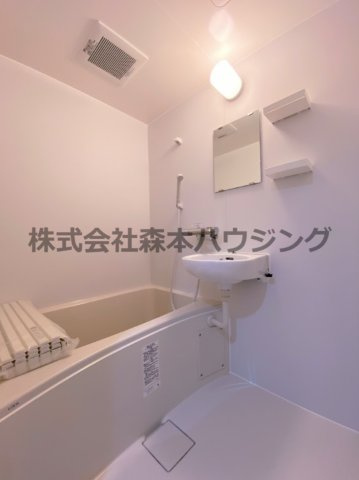 【浴室】 | 　レジデンス澤井 | 落ち着いた空間のお風呂です