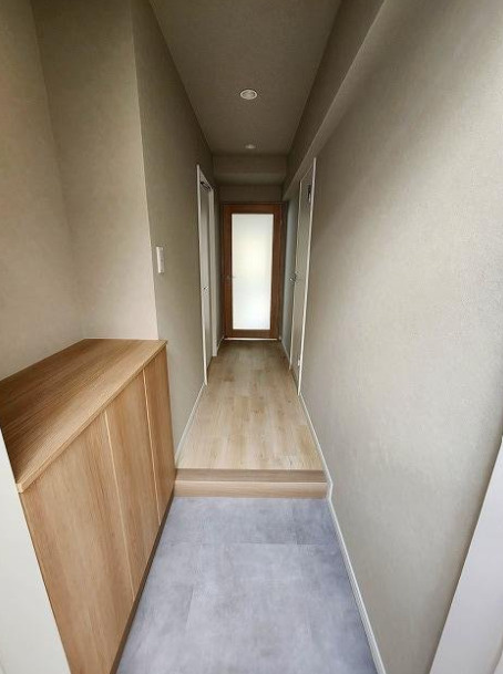 府中市紅葉丘２丁目の賃貸マンションの玄関