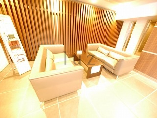 シティハウス横濱野毛山公園のロビー|綺麗なロビーがお出迎え！
