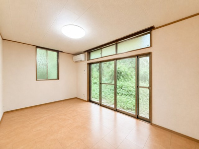 【その他】 | ◆◇緑区三保町中古戸建◇◆ | ◆柔らかい陽光が差し込む明るいお部屋を演出する設計。彩光の取れる窓が気持ちの良いお部屋を創り上げます。
※AI加工をしております。