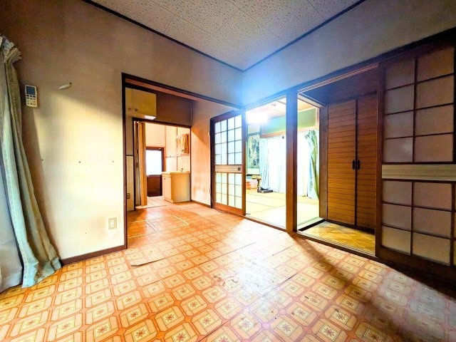 北吉田町戸建ての居間・リビング|ゆったりとしたリビングです