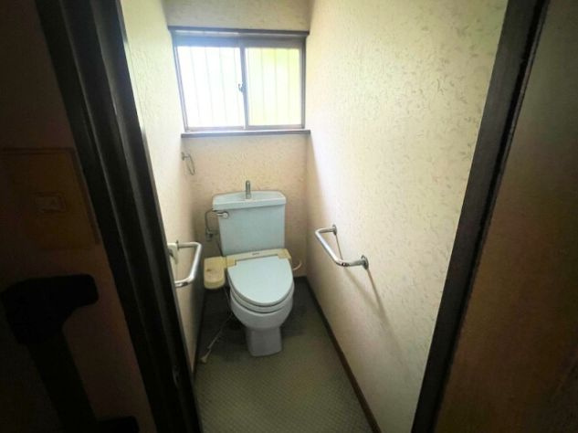 鷹子町戸建て（再建築不可）のトイレ|07                                                