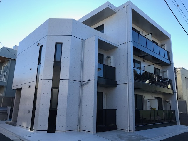 AZ HOUSE