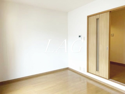 【居間・リビング】 | パレスニシュウ | 洋室のお部屋です。
