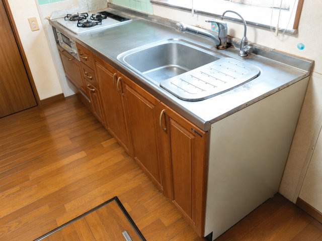中央区緑が丘　リノベに最適な角区画のキッチン