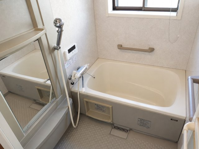 中央区緑が丘　リノベに最適な角区画の浴室|広々とした快適バスルーム。