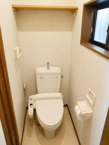 中央区緑が丘　リノベに最適な角区画のトイレ|快適に使えるウォシュレット付き。