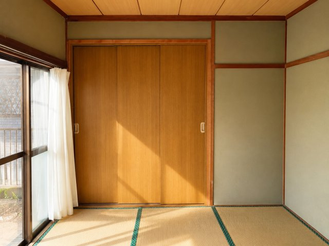 中央区緑が丘　リノベに最適な角区画の和室|和室にも収納スペース完備。