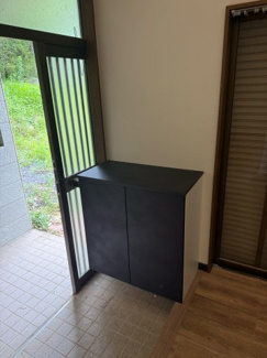 【玄関】 | 安中市岩井中古戸建 | 玄関にシューズクロークもついております。
