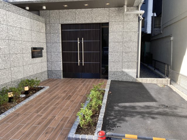 プレサンス大須観音ビザリアのエントランス
