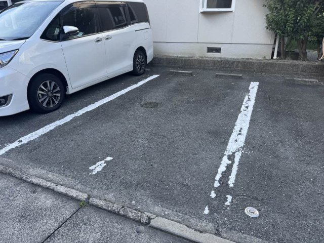 マルセイユ西町の駐車場