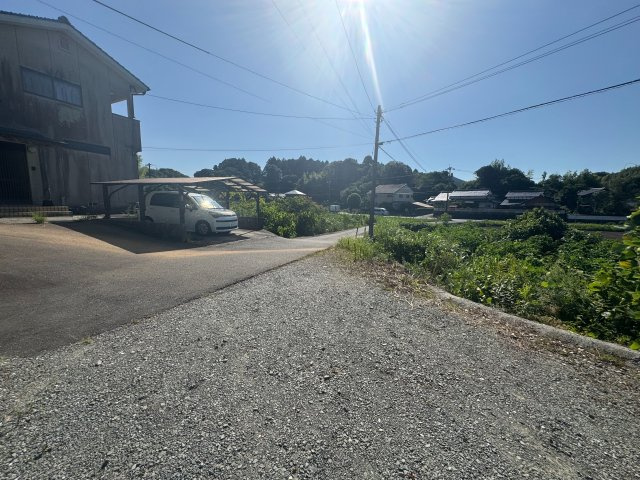 【ウッドデッキ♪】鞍手郡小竹町 大字新多（小竹駅） 2階建 ３ＬＤＫの駐車場