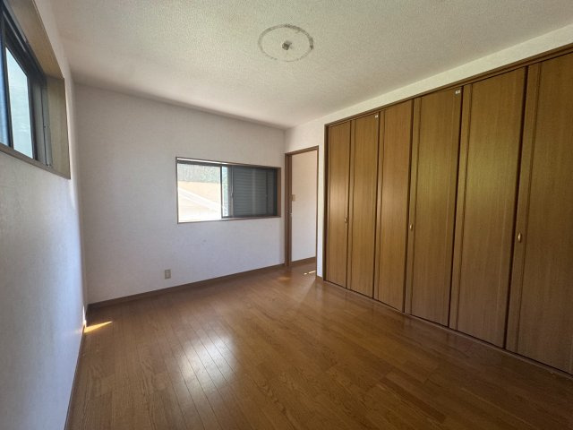 【ウッドデッキ♪】鞍手郡小竹町 大字新多（小竹駅） 2階建 ３ＬＤＫの洋室