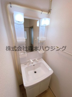 【独立洗面台】 | 　樋口マンション | 独立洗面台、小物を置くことができて便利です