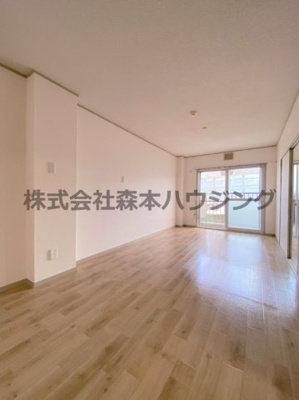 【居間・リビング】 | 　樋口マンション | 明るいリビングです