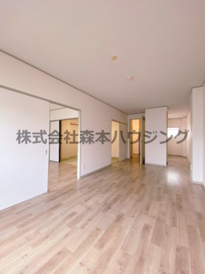 【居間・リビング】 | 　樋口マンション | こちらのリビングで趣味の時間をお楽しみください