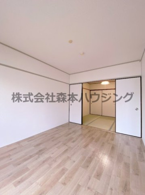 【洋室】 | 　樋口マンション | 使い勝手のいい洋室です