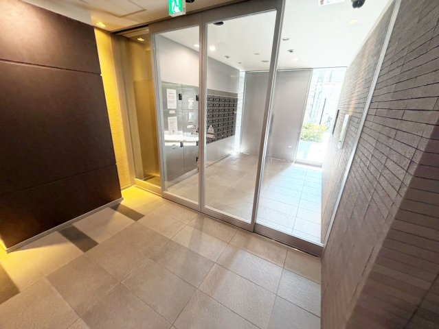 ミュプレ江坂のロビー