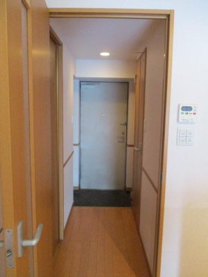 【玄関】 | スカイシャトレ箱崎南 | 別号室の写真になります。現況優先。