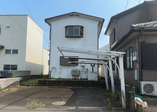 【外観】 | 土地の面積＝住宅面積ではありません。建ぺい率の問題などで、土地のある場所によって住宅を建てられる面積は限られています。高さもしかり、「土地」という言葉の中には、建築条件も含まれると考えておきましょう。