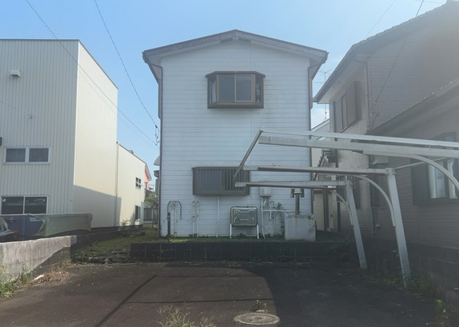 【外観】 | 物件の詳細については、現地を見てわかること以外に、役所や法務局などで調べないとわからないことがあります。そのため、現地に行く場合は、もしこの物件を買ったらどのような生活ができるかをイメージしましょう。