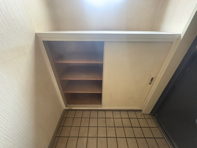 ハイツ丸利の玄関