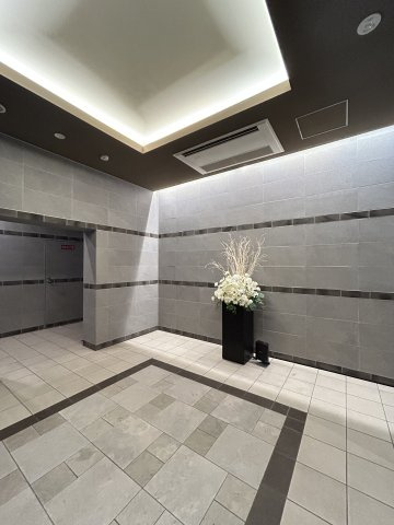 大阪市中央区北浜東の賃貸マンションのエントランス