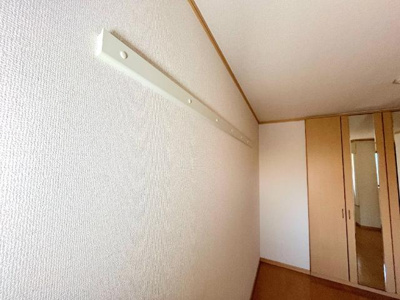 【その他】 | ヴィラージュ | 壁掛けハンガーラック（イメージ）