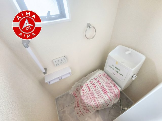 鳥栖市立石町第1-2棟（2号棟）の内観：施工例|温水洗浄便座を完備しております。2ヶ所にトイレがあるのは朝の慌ただしい時間も安心です。
