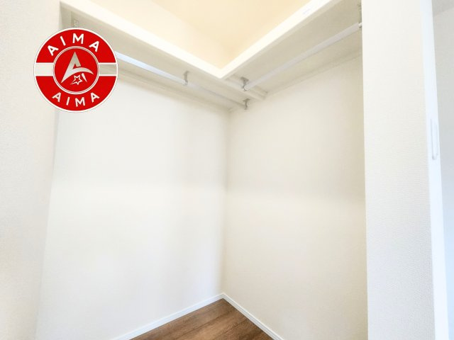 鳥栖市立石町第1-2棟（2号棟）の内観：施工例|洋服や大きな荷物が多い方や人数の多いご家族などは、一般的なクローゼットよりもウォークインクローゼットのほうが使い勝手が良いです。