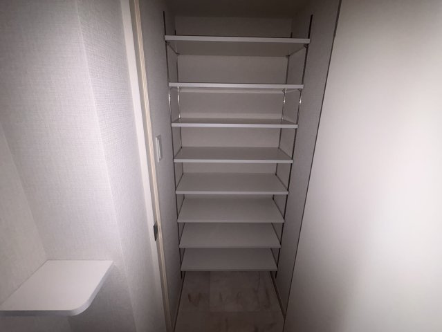 スプランディッド江坂3の収納