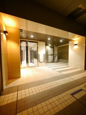 プレセダンヒルズ阪東橋のエントランス