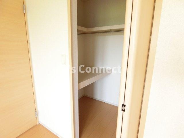 【収納】 | クレア | ウォークインクローゼットでお荷物もすっきり収納。