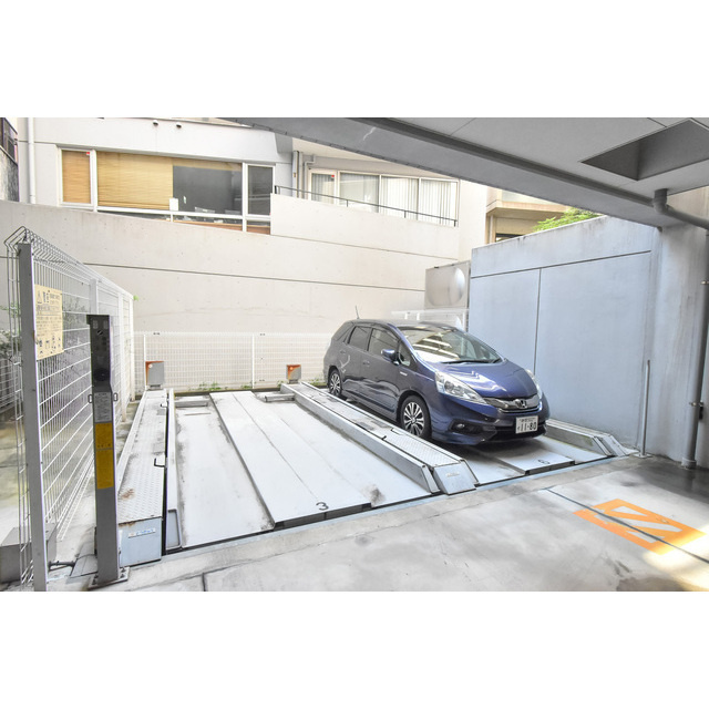 レジデンス名古屋千代田の駐車場
