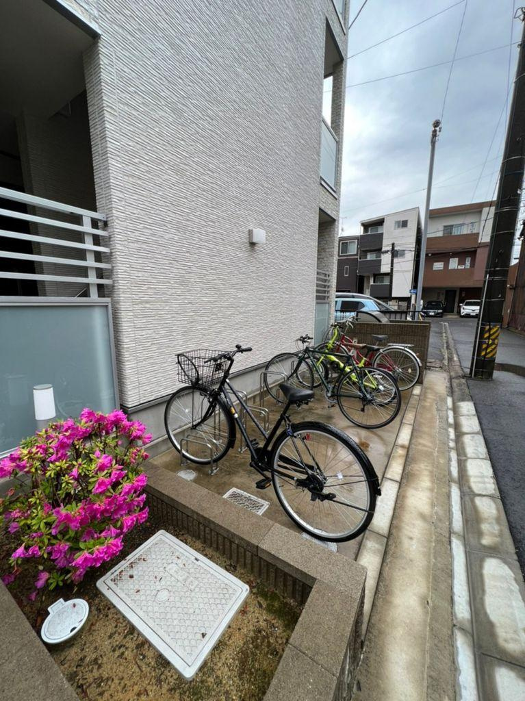 リブリ・吹上　名古屋市賃貸　仲介手数料無料の駐車場|駐輪場