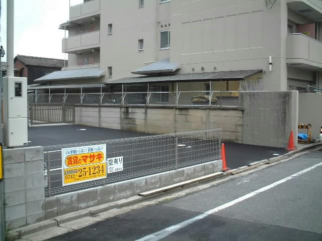 細田モータープールの外観