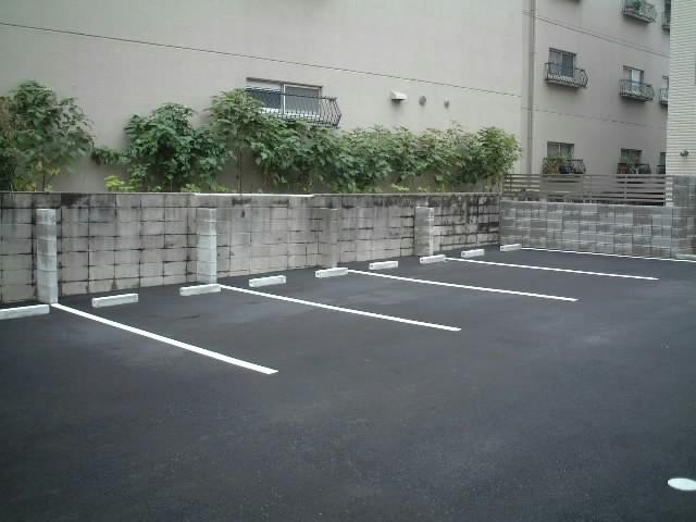 細田モータープールの外観