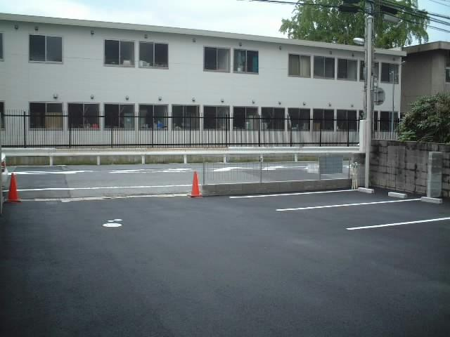 細田モータープールの外観