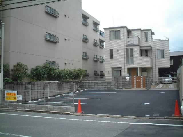 細田モータープールの外観