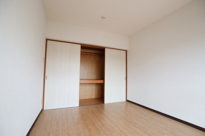 （他号室参考写真）収納付き洋室です★