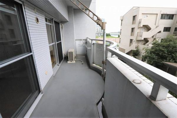 ビレッジハウス潮見タワー1号棟のバルコニー|ビレッジハウスの同一物件・同一タイプの間取りの写真です