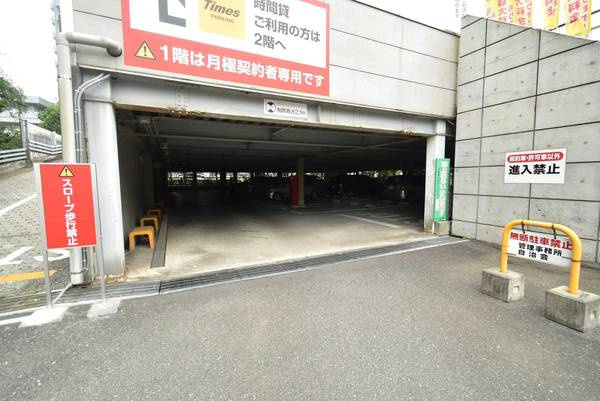 ビレッジハウス潮見タワー1号棟の駐車場